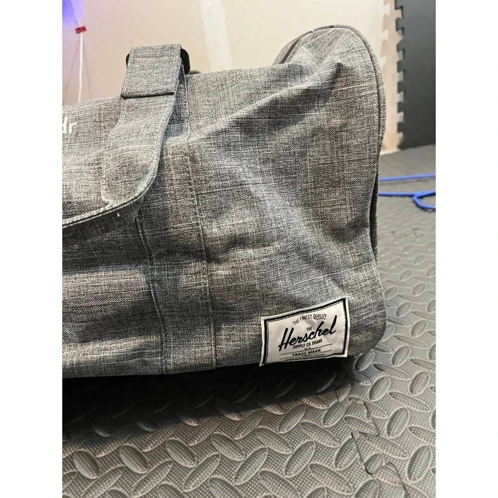 Herschel Supply Co Novel Duffle Bag Unisex OS Gray Heathered Vendr Logo